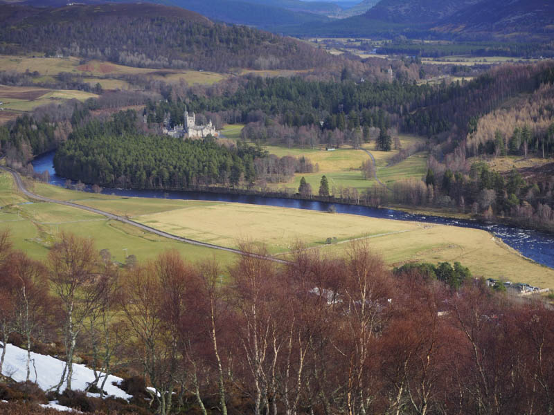 River Dee and Balmoral Castle