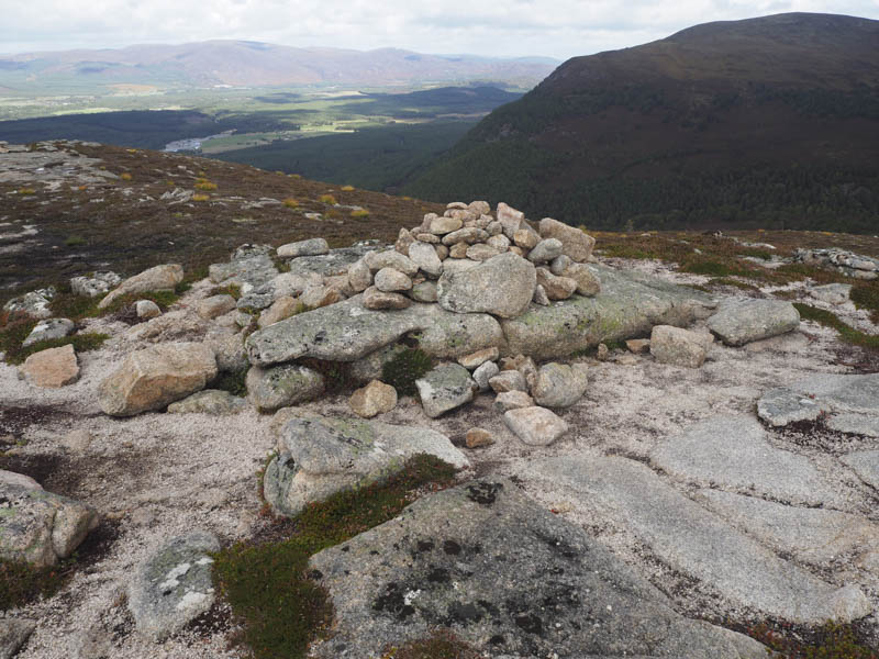 Summit, Creag Ghiuthsachan