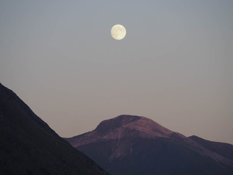 Moon above Sgurr a' Mhaim zoomed from accommodation