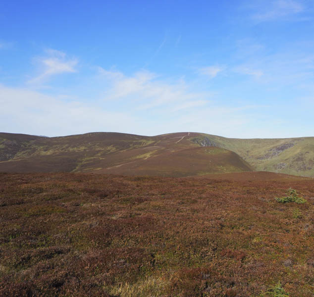 Tarmach Cairn, Bawhelps and Broom Hill