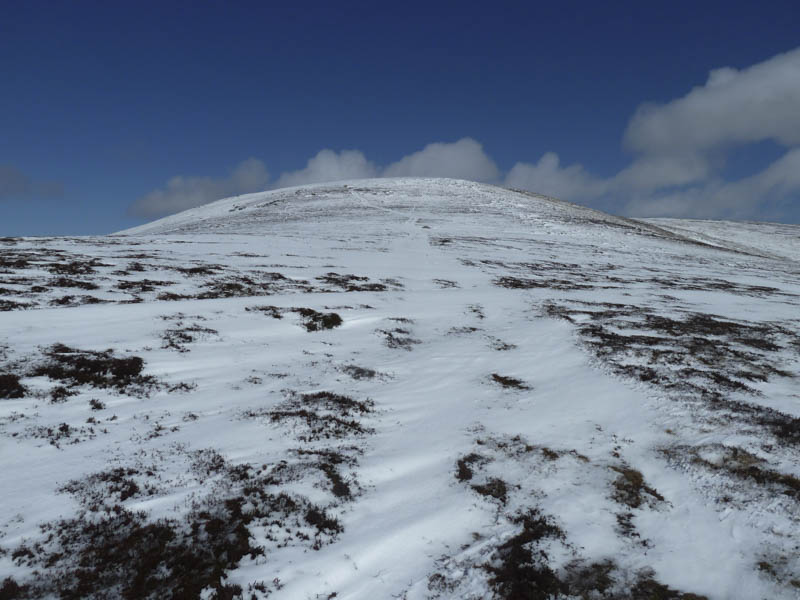 Approaching summit Hill of Strone